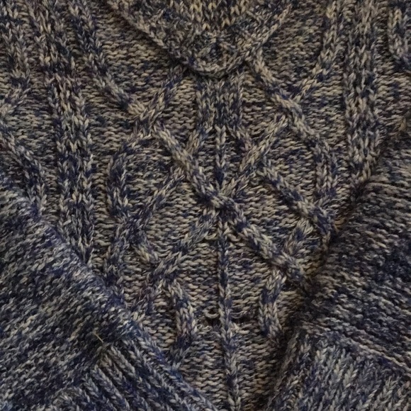 🥳5 for $25🥳 American Eagle sweater - Picture 2 of 2